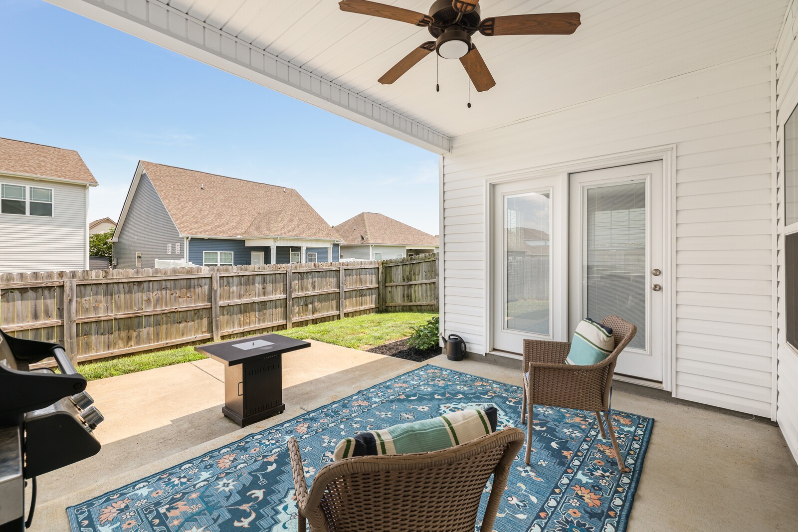 2122 Oak Dr