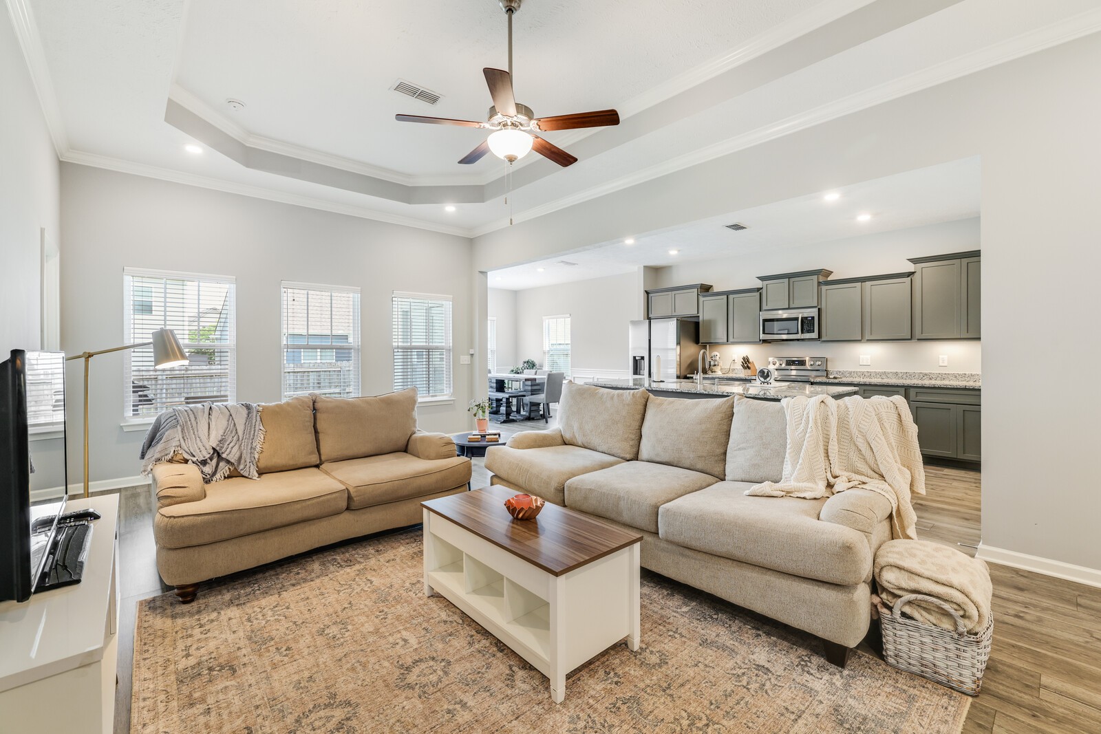2122 Oak Dr
