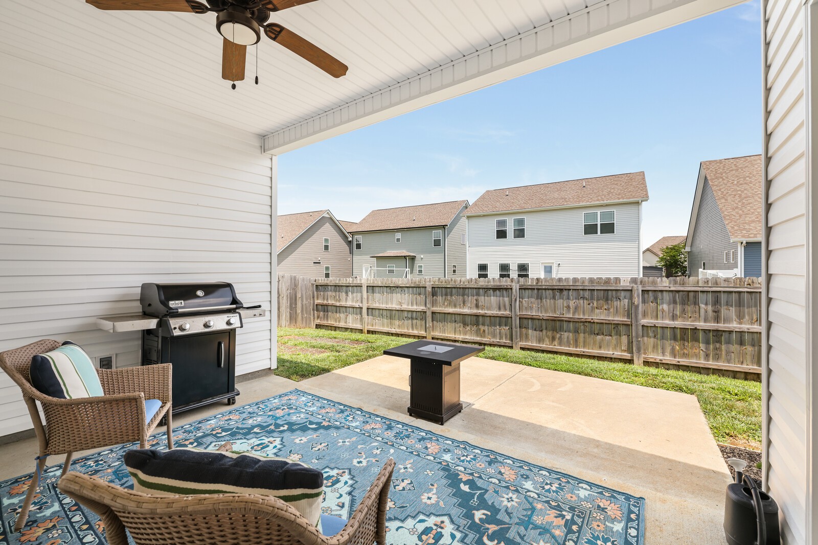 2122 Oak Dr