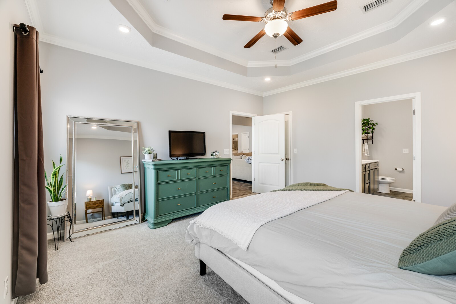 2122 Oak Dr