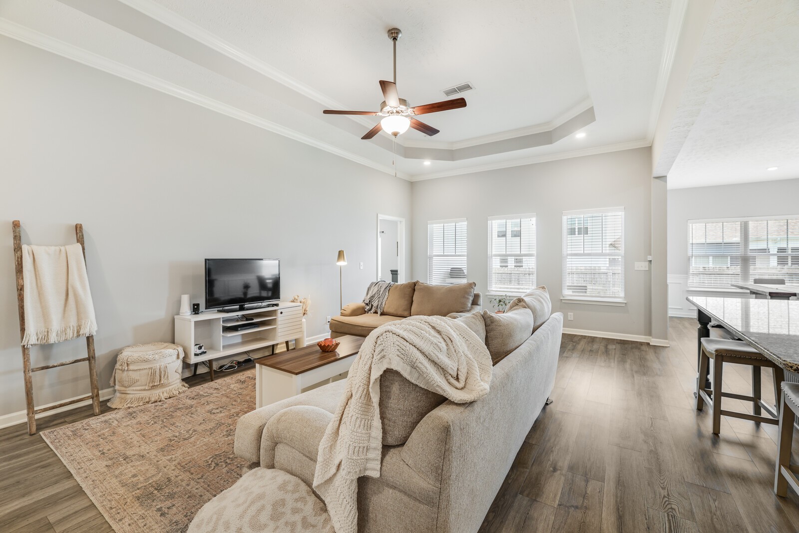 2122 Oak Dr