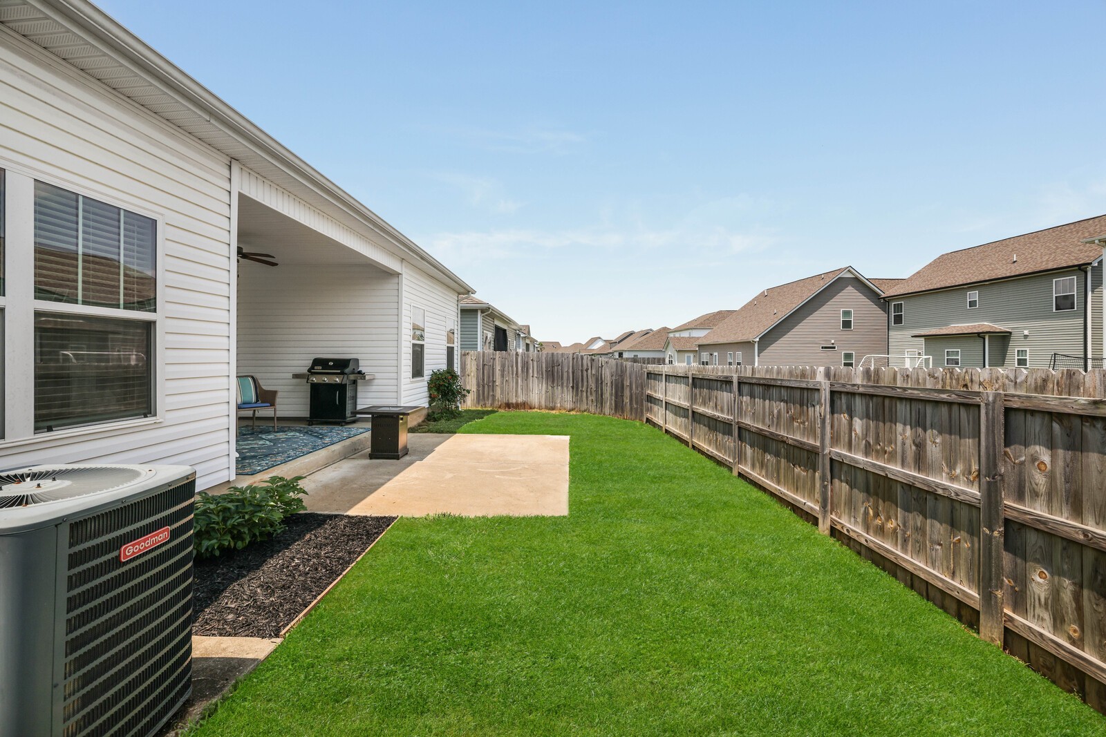 2122 Oak Dr