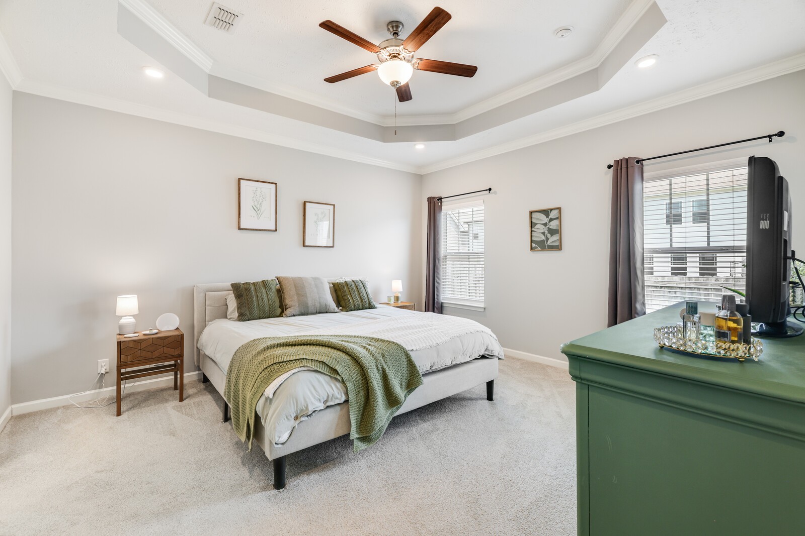 2122 Oak Dr