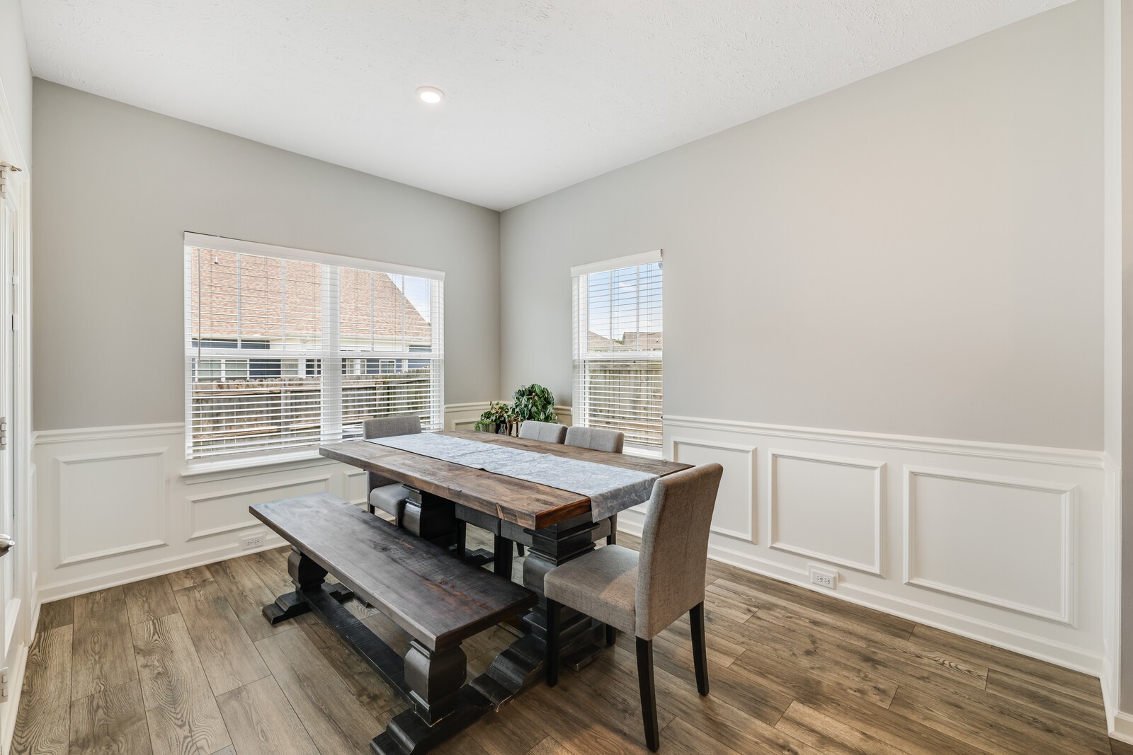 2122 Oak Dr