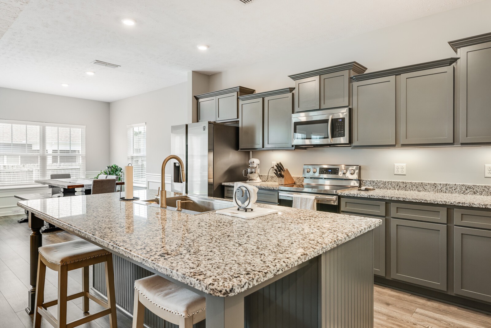 2122 Oak Dr