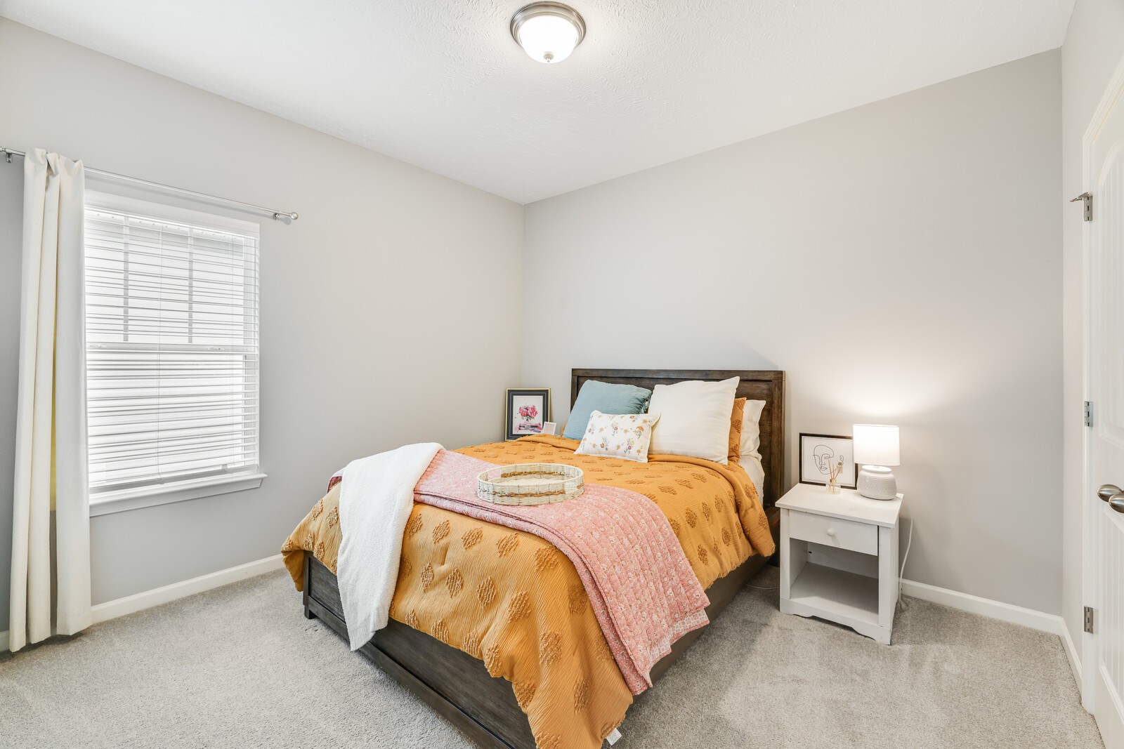 2122 Oak Dr