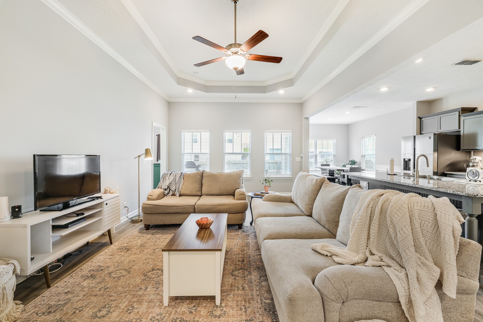 2122 Oak Dr