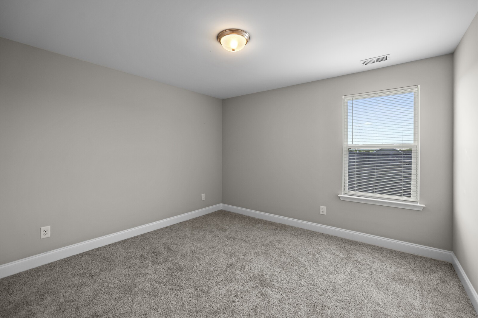 1009 Ellington Dr