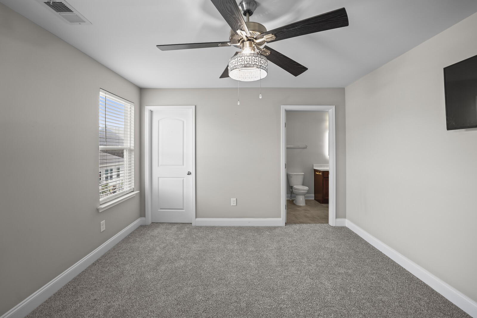 1009 Ellington Dr