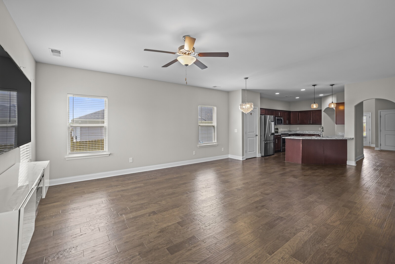 1009 Ellington Dr