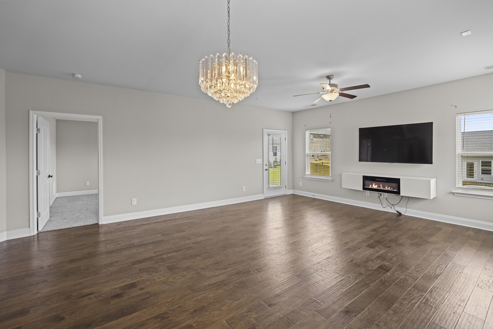1009 Ellington Dr