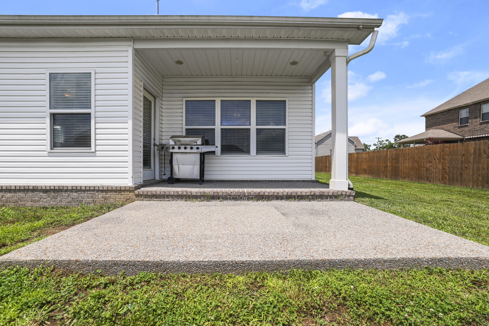 1009 Ellington Dr