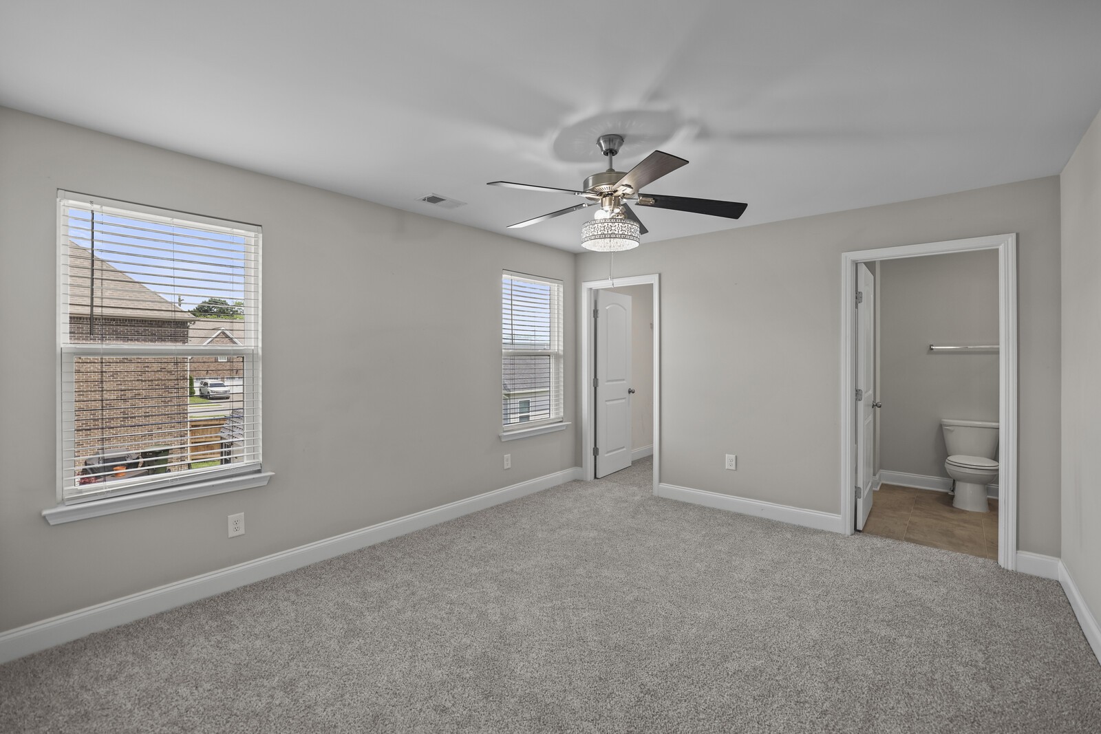 1009 Ellington Dr