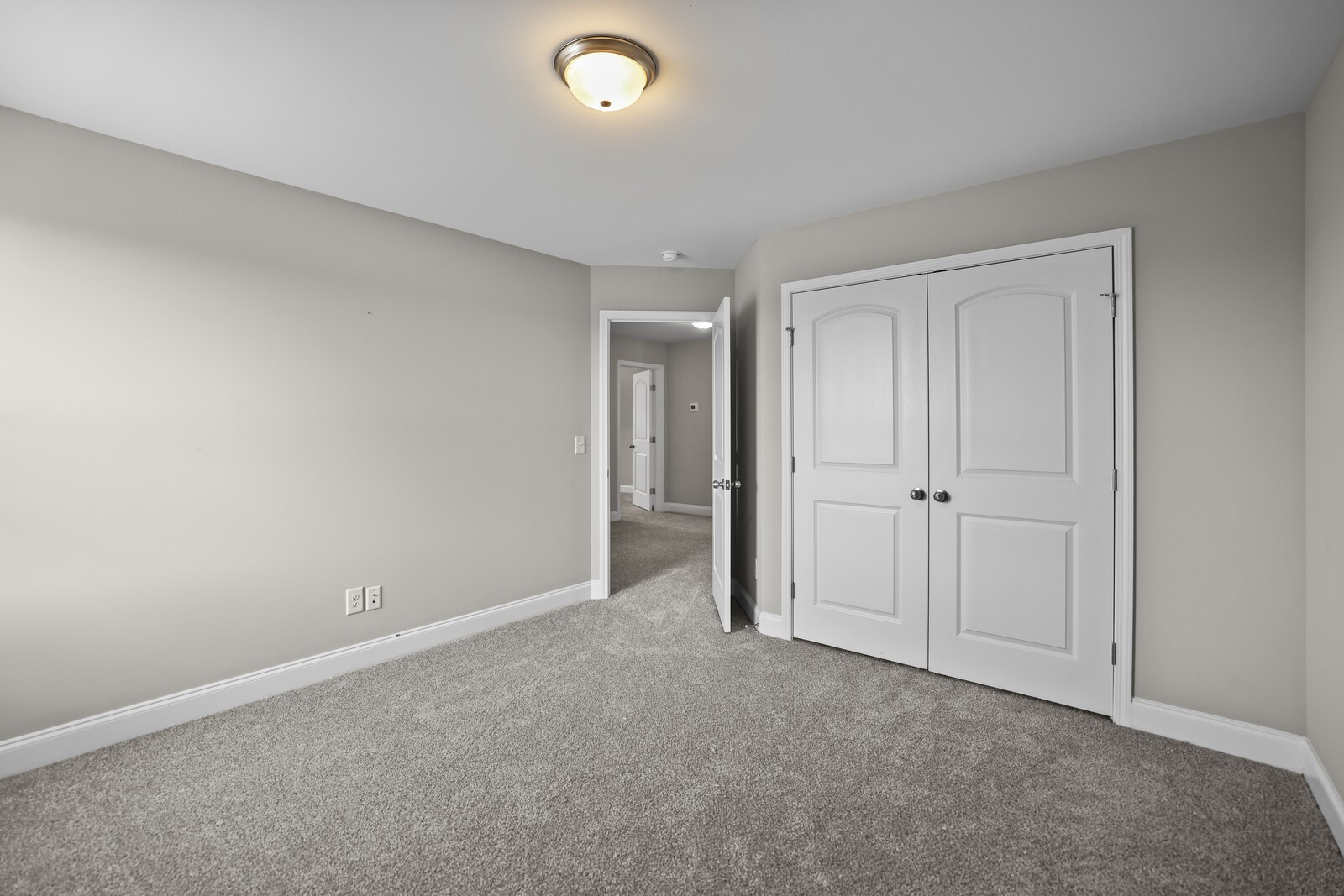 1009 Ellington Dr