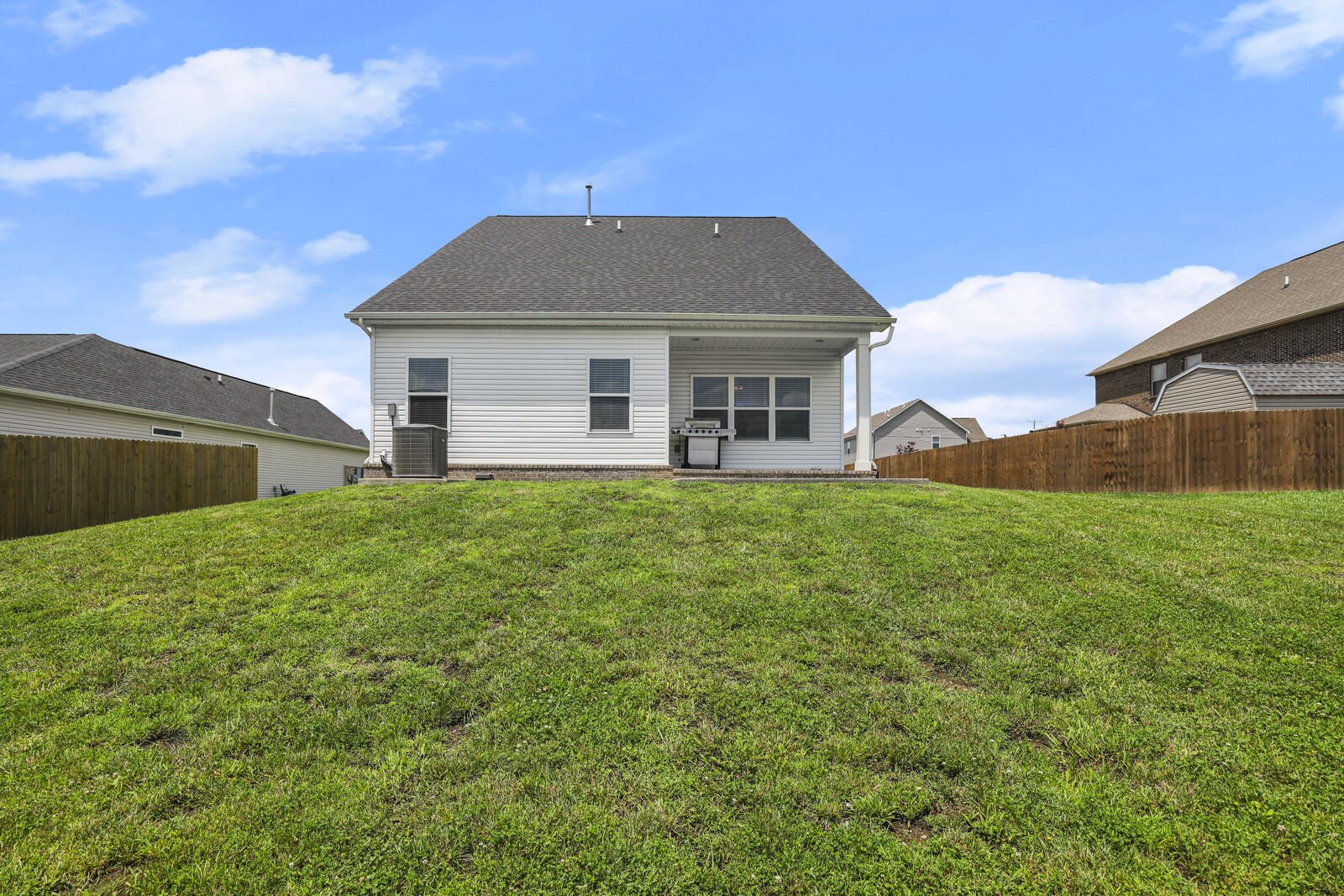 1009 Ellington Dr
