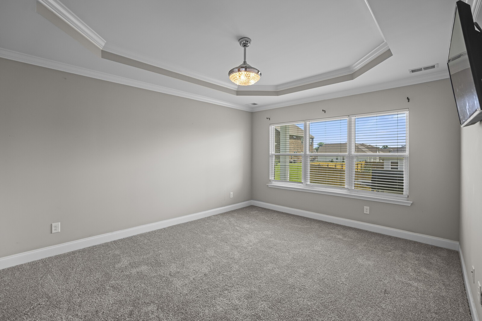 1009 Ellington Dr