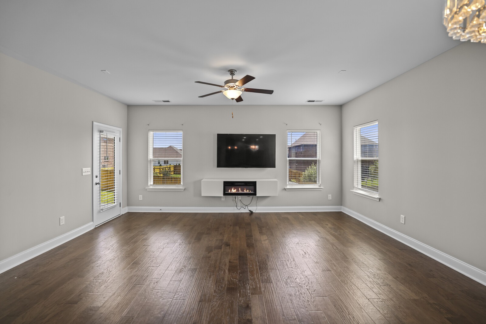 1009 Ellington Dr