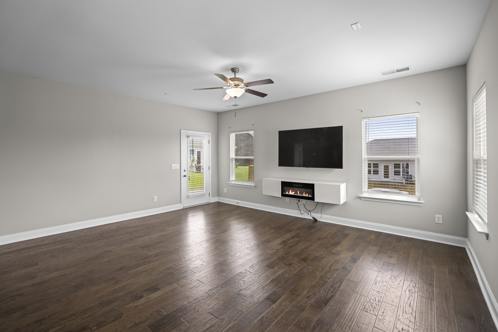 1009 Ellington Dr