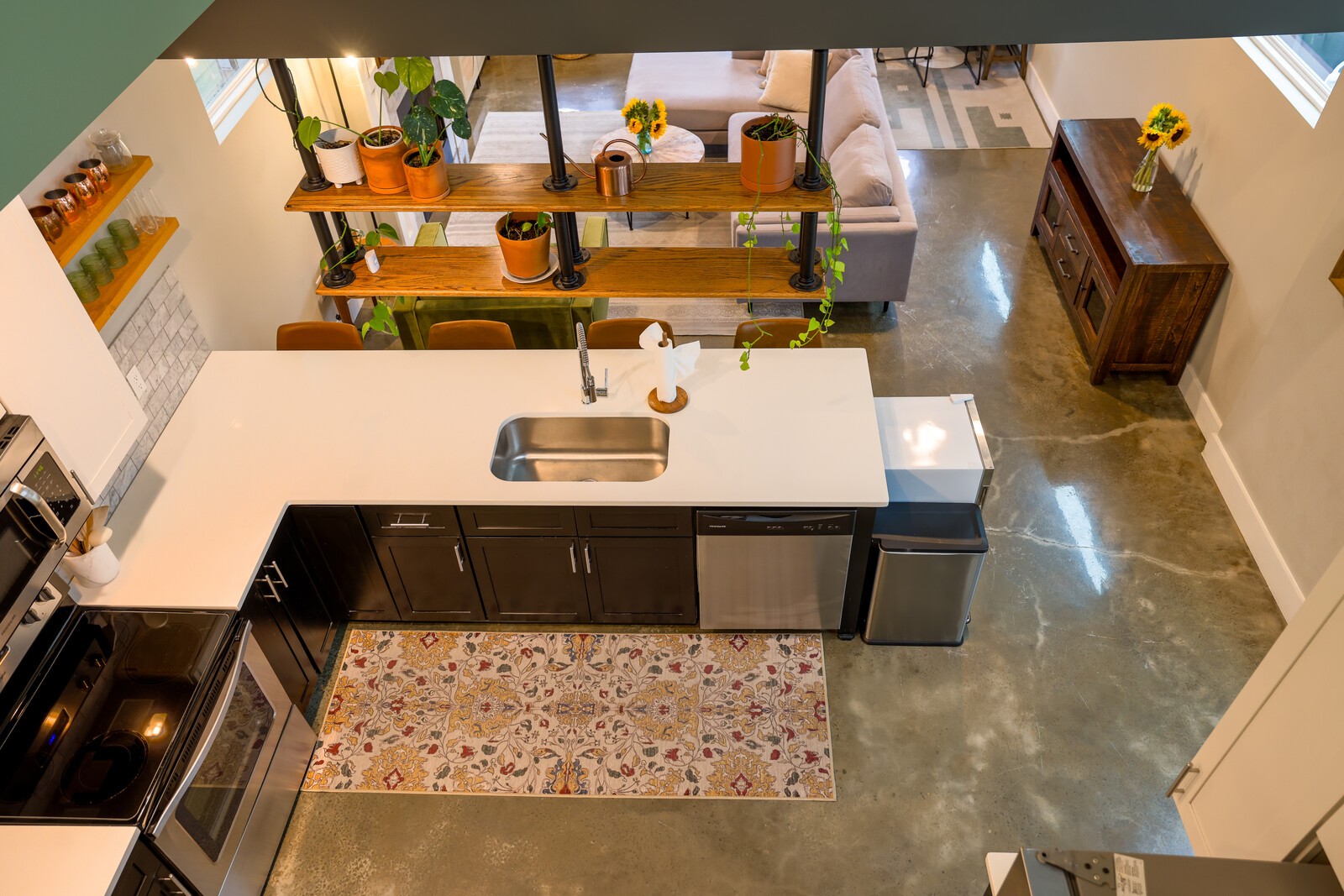 1042 Zophi St