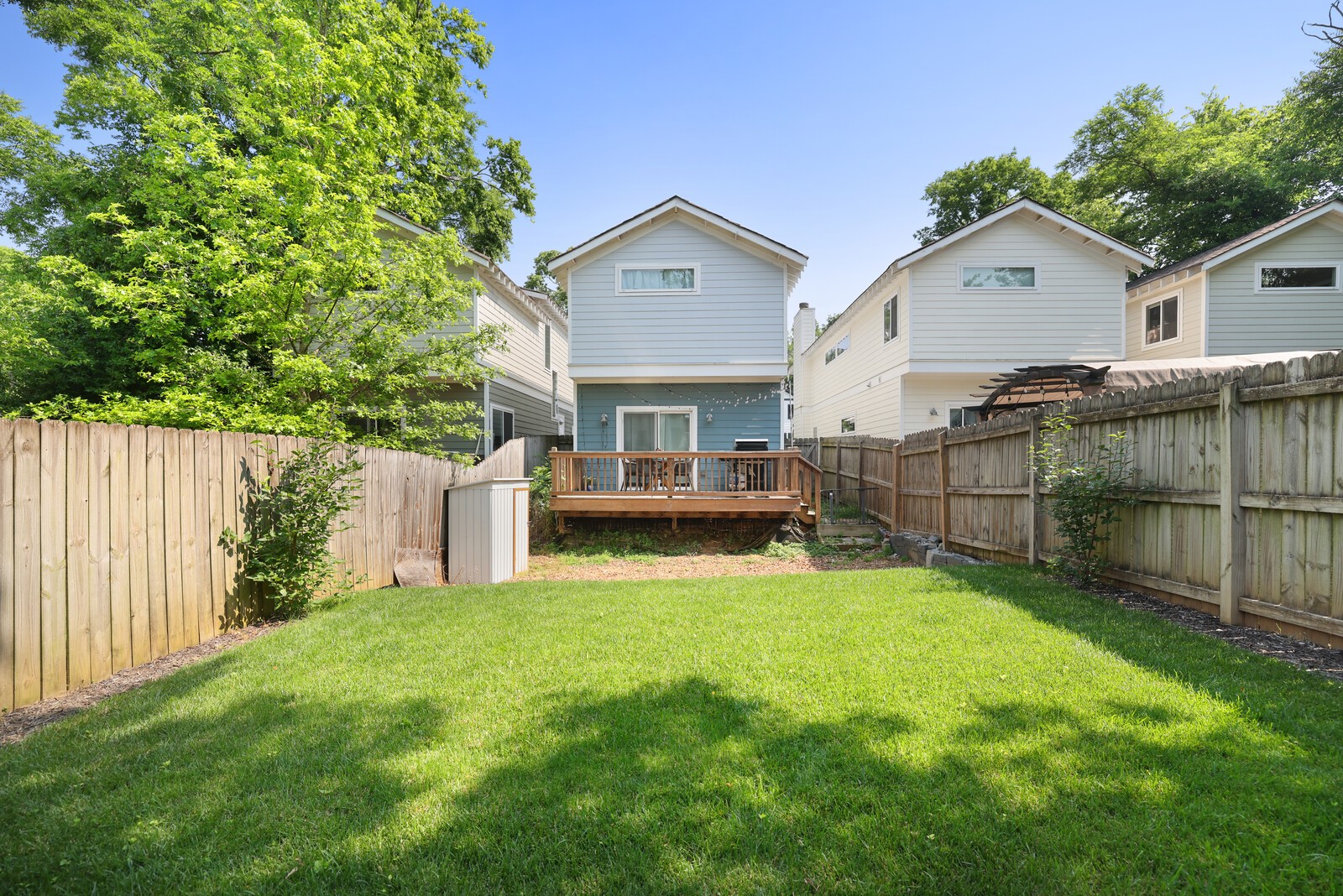 1042 Zophi St