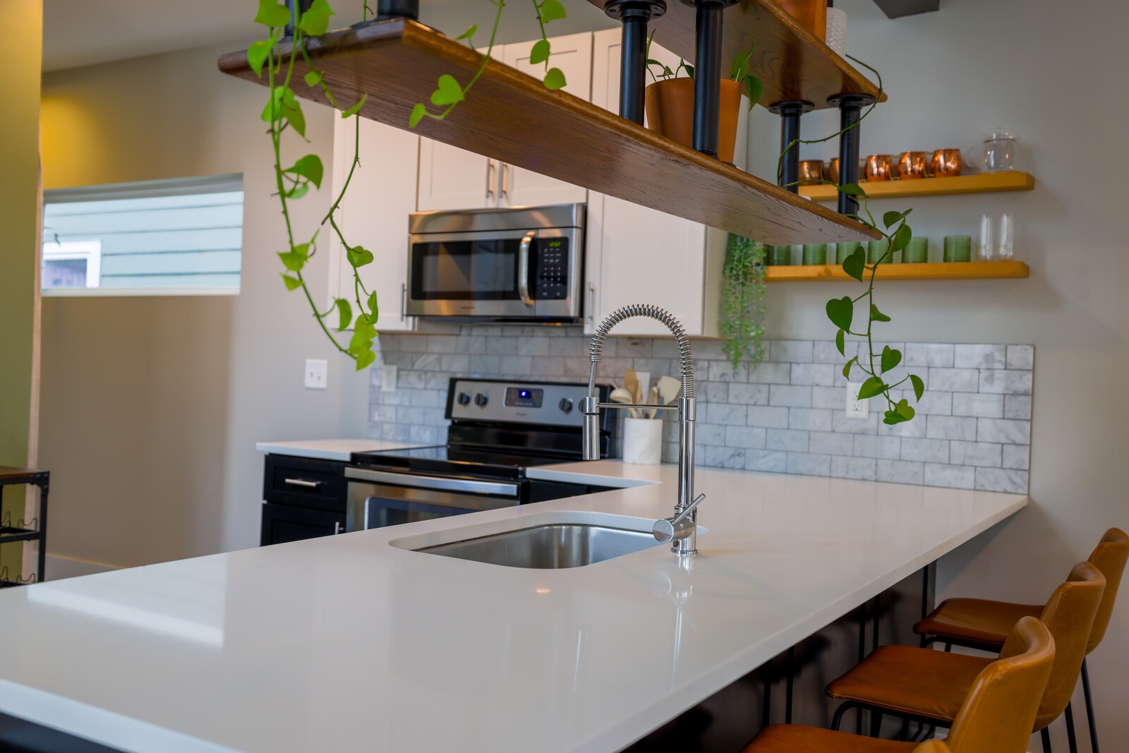 1042 Zophi St