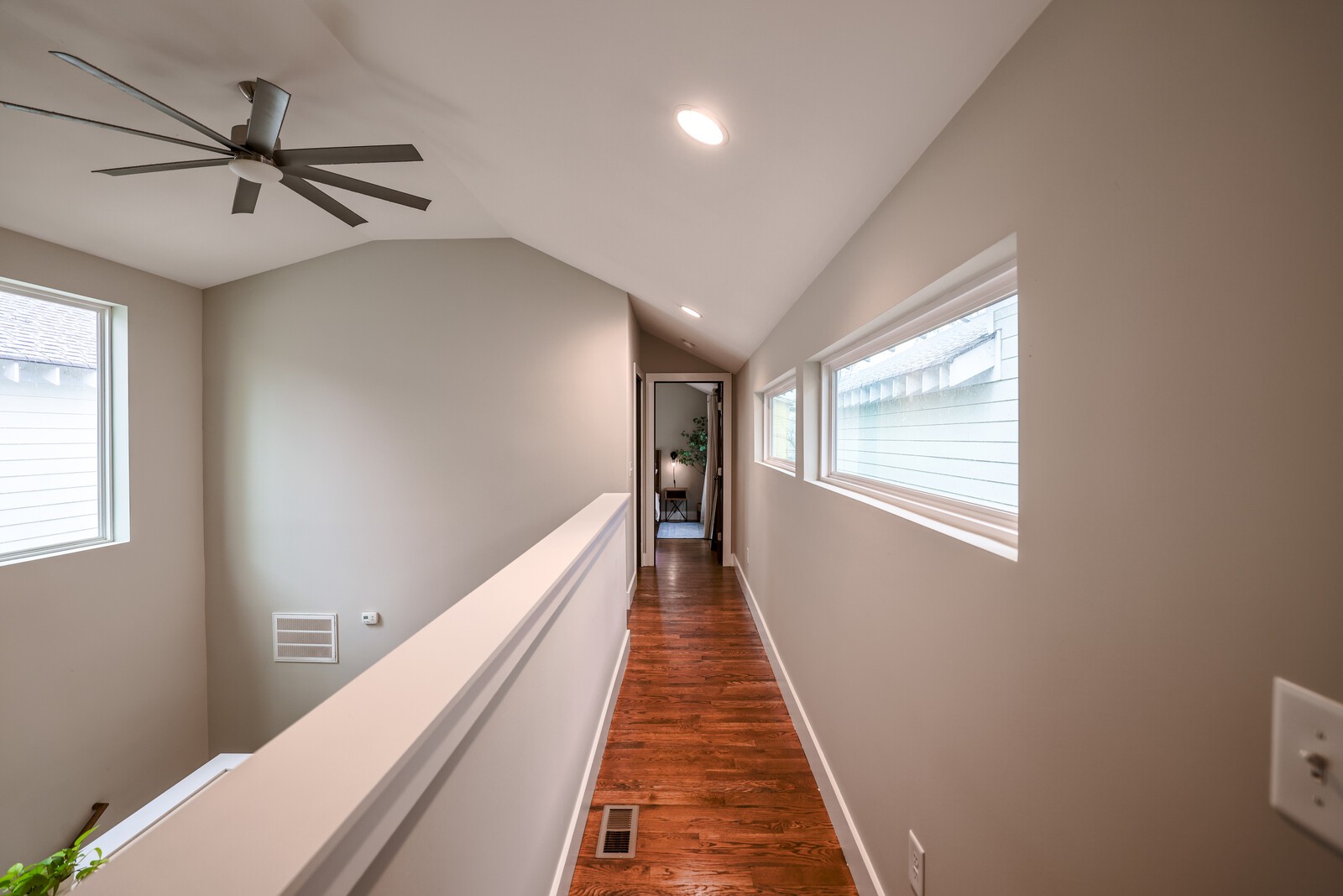 1042 Zophi St