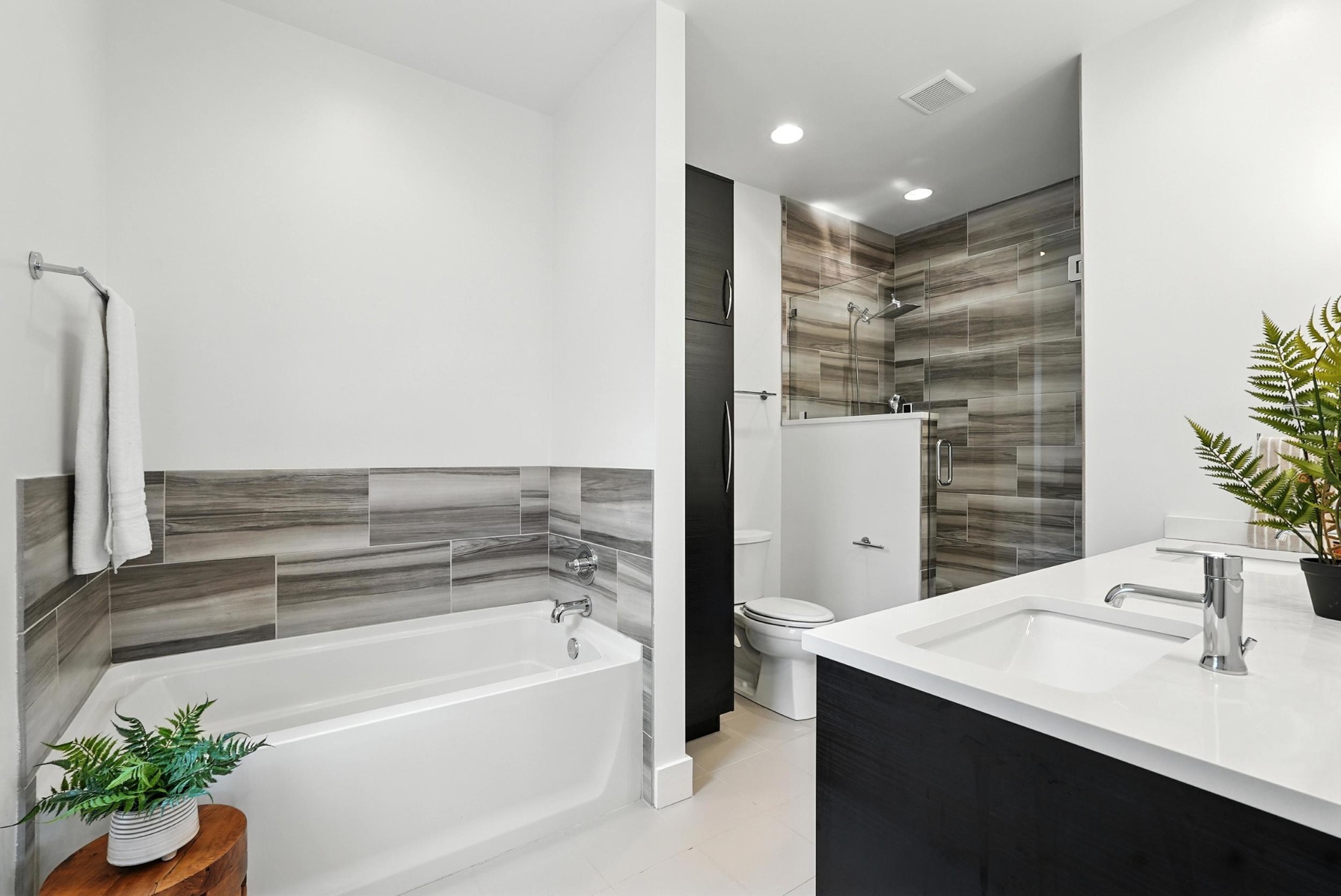 1119B Granada Ave