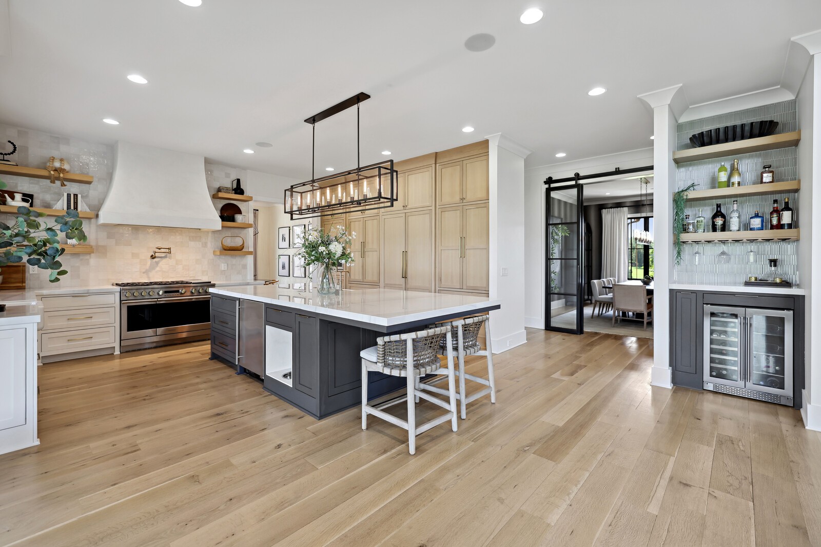 4720 Edwardian Trce