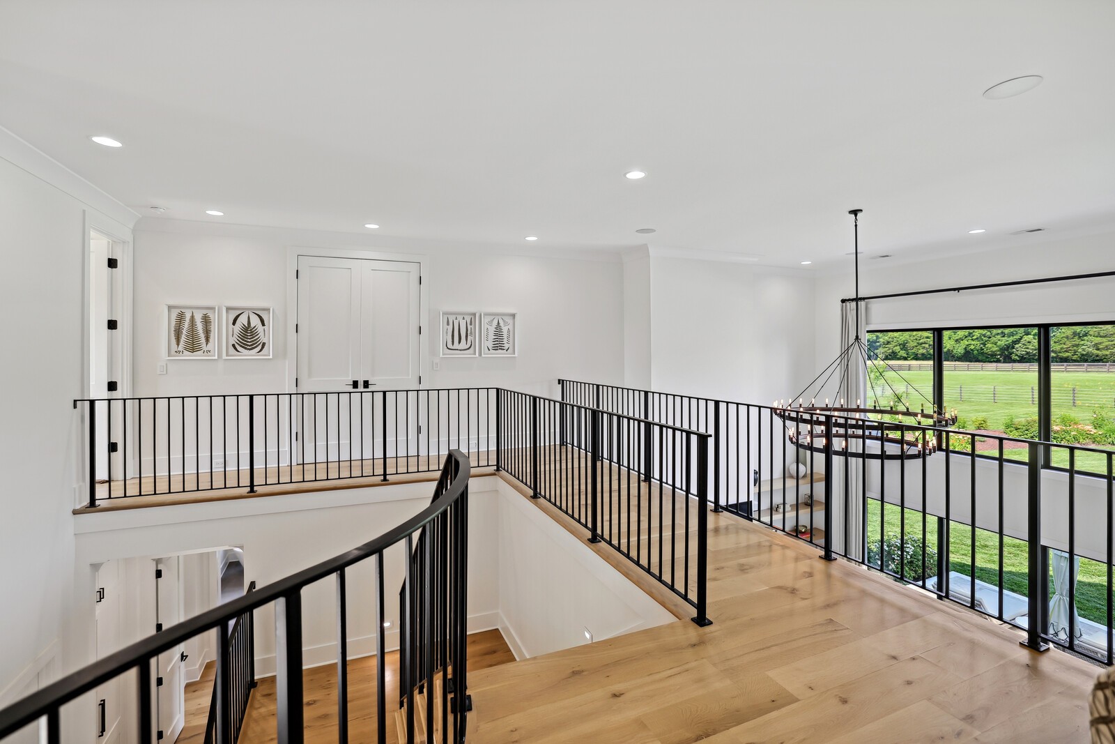 4720 Edwardian Trce