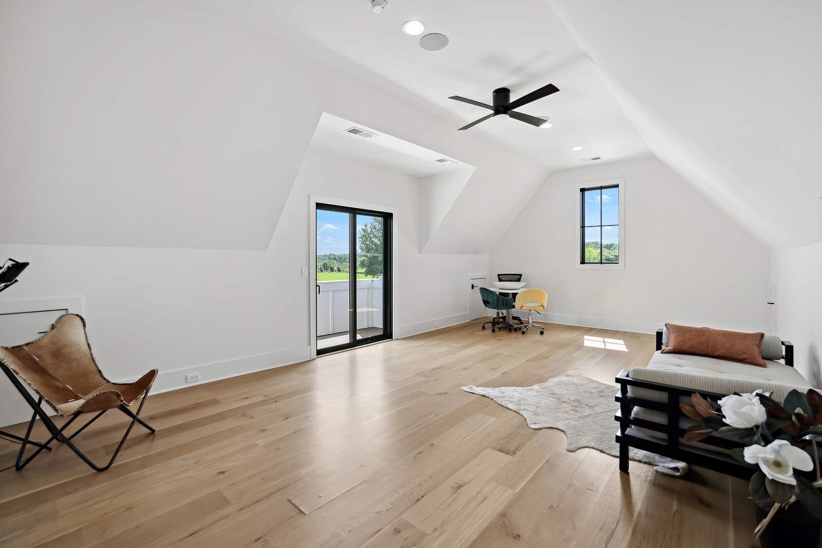 4720 Edwardian Trce
