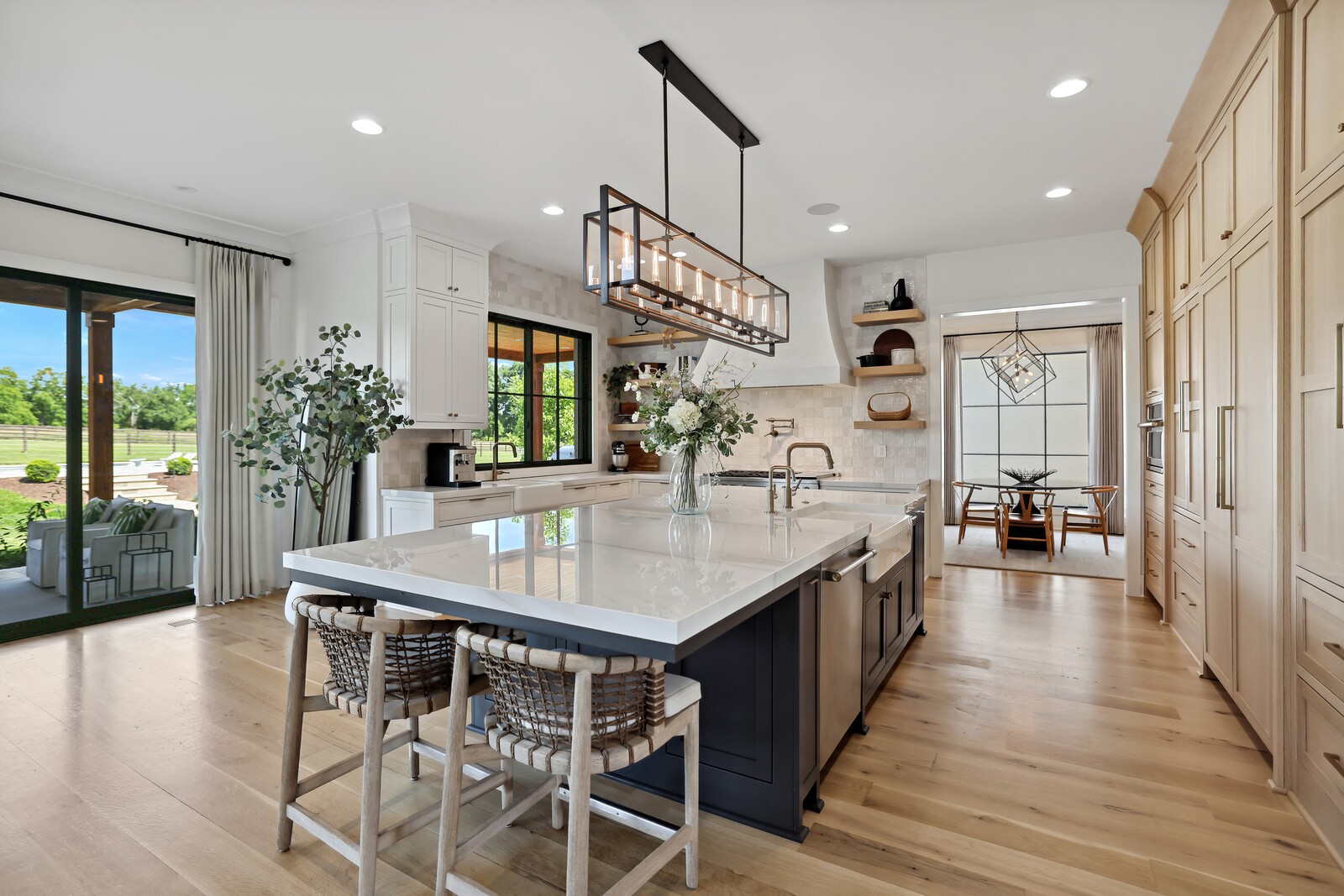 4720 Edwardian Trce