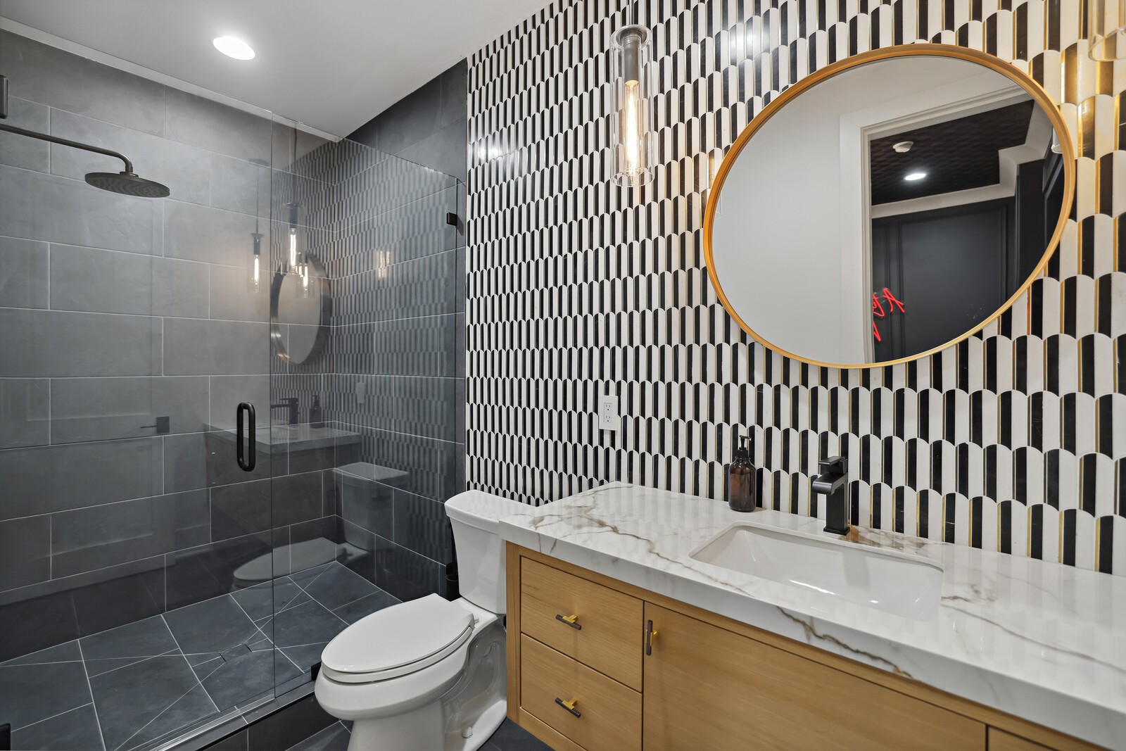 4720 Edwardian Trce