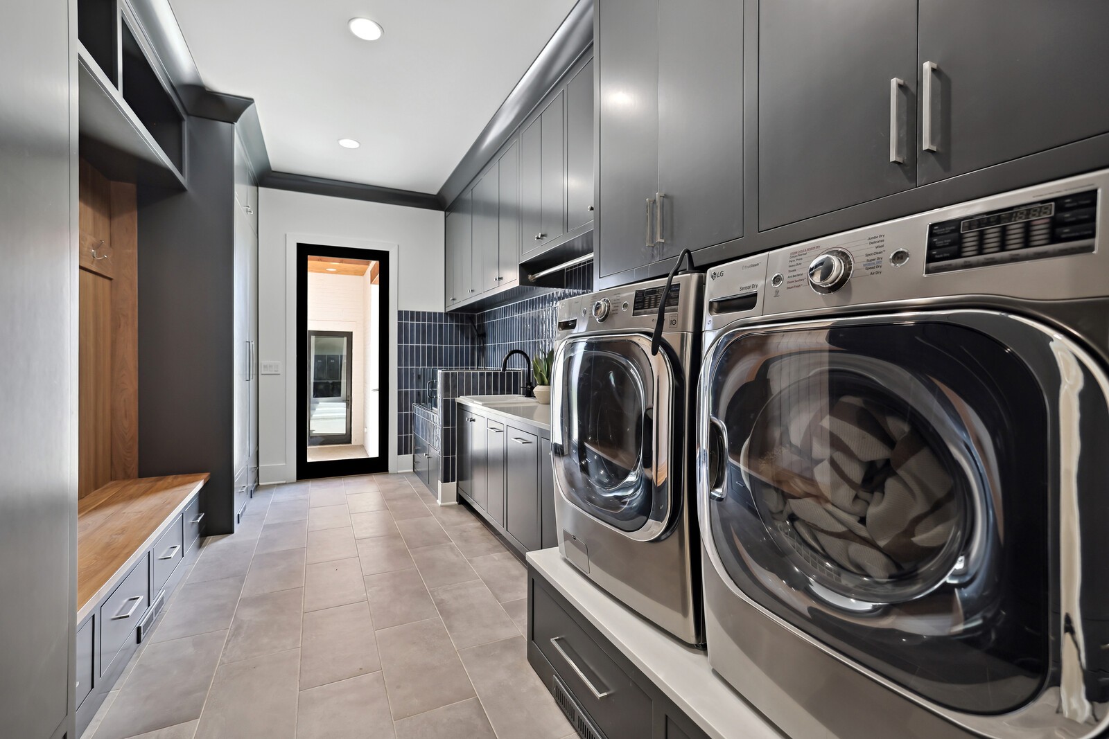 4720 Edwardian Trce