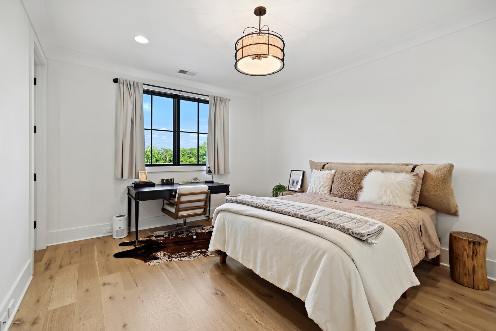 4720 Edwardian Trce