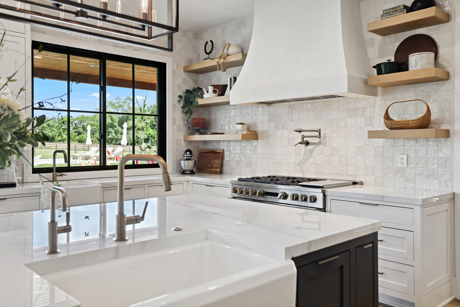 4720 Edwardian Trce