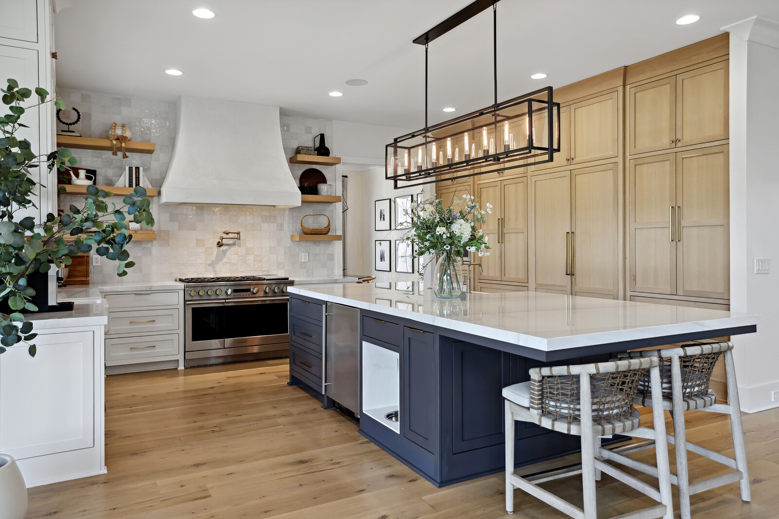 4720 Edwardian Trce
