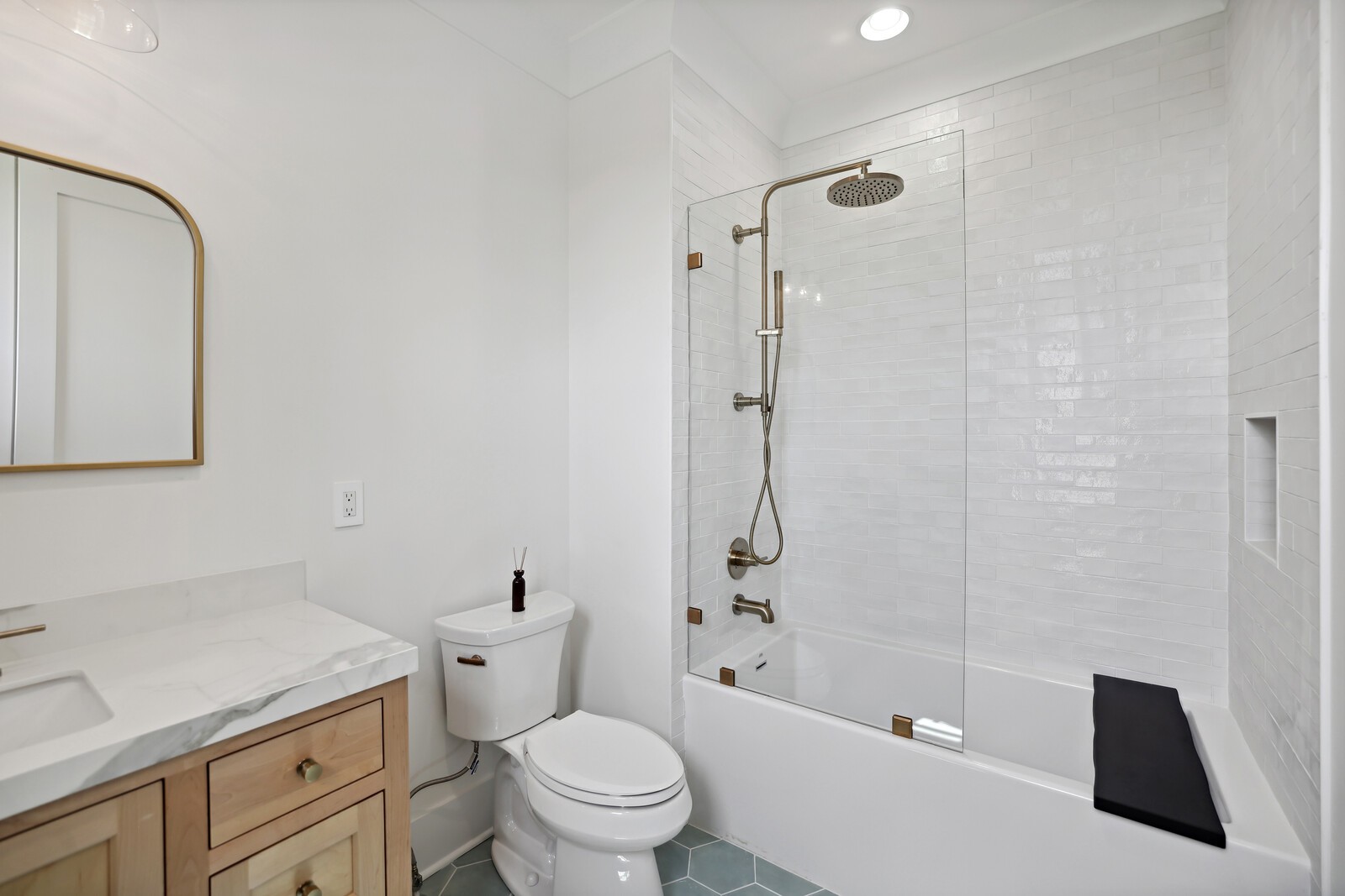 4720 Edwardian Trce