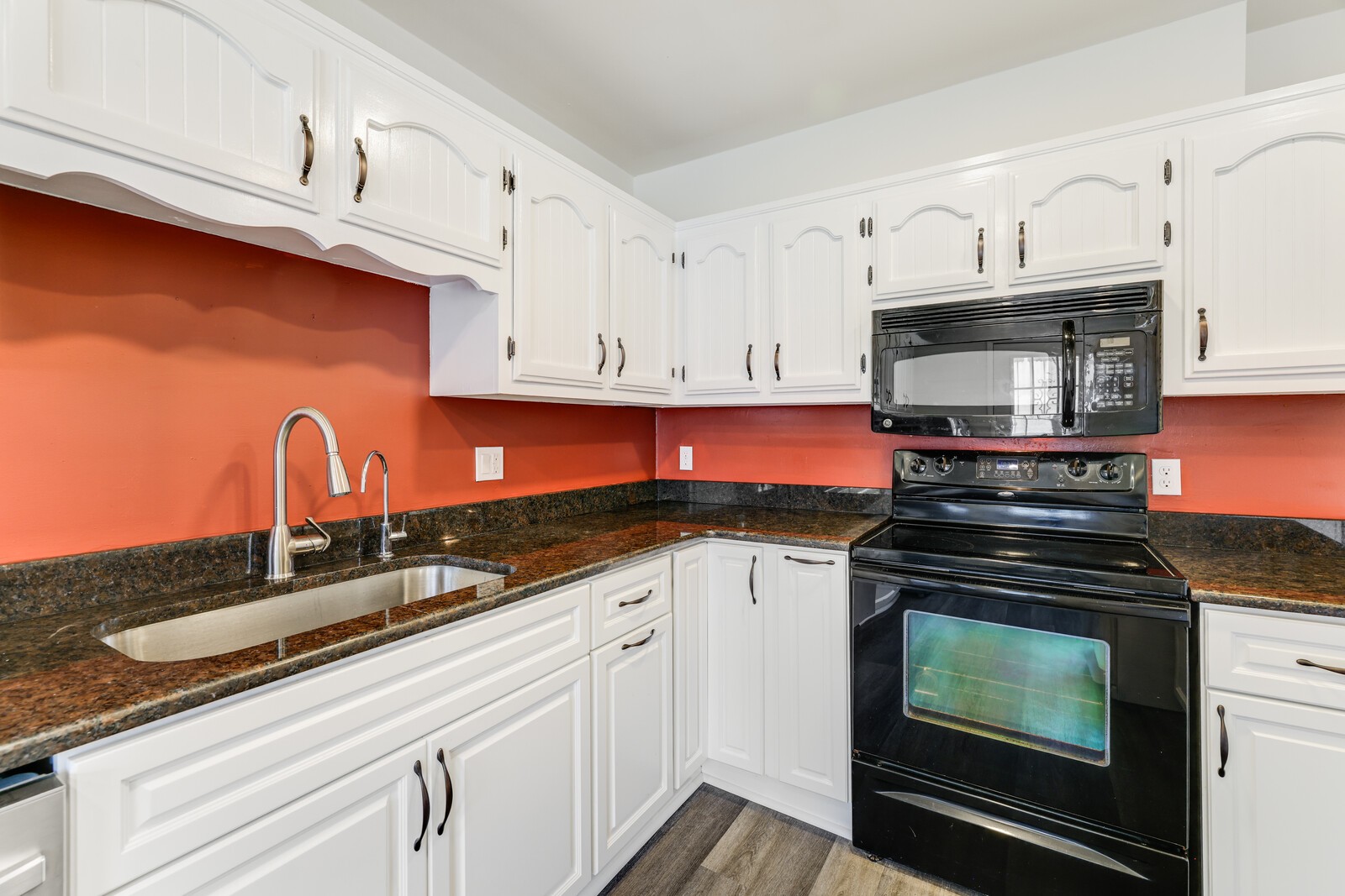 204 Raintree Dr