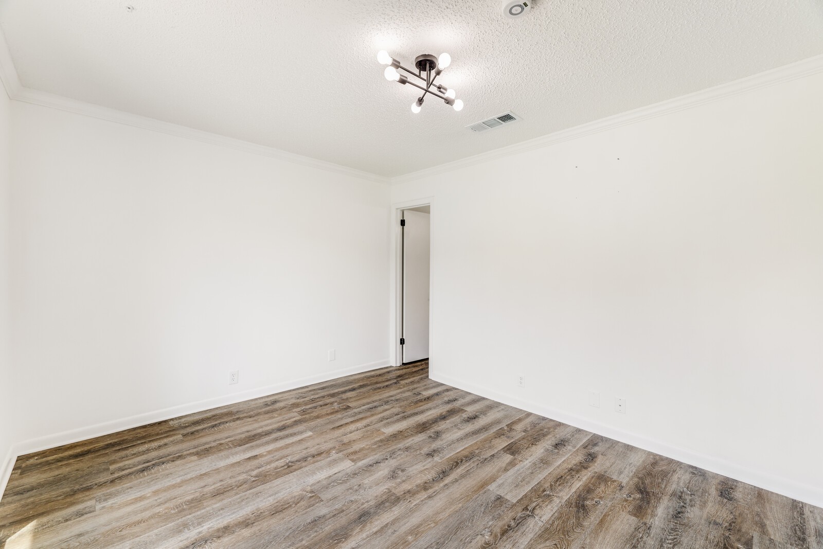 204 Raintree Dr