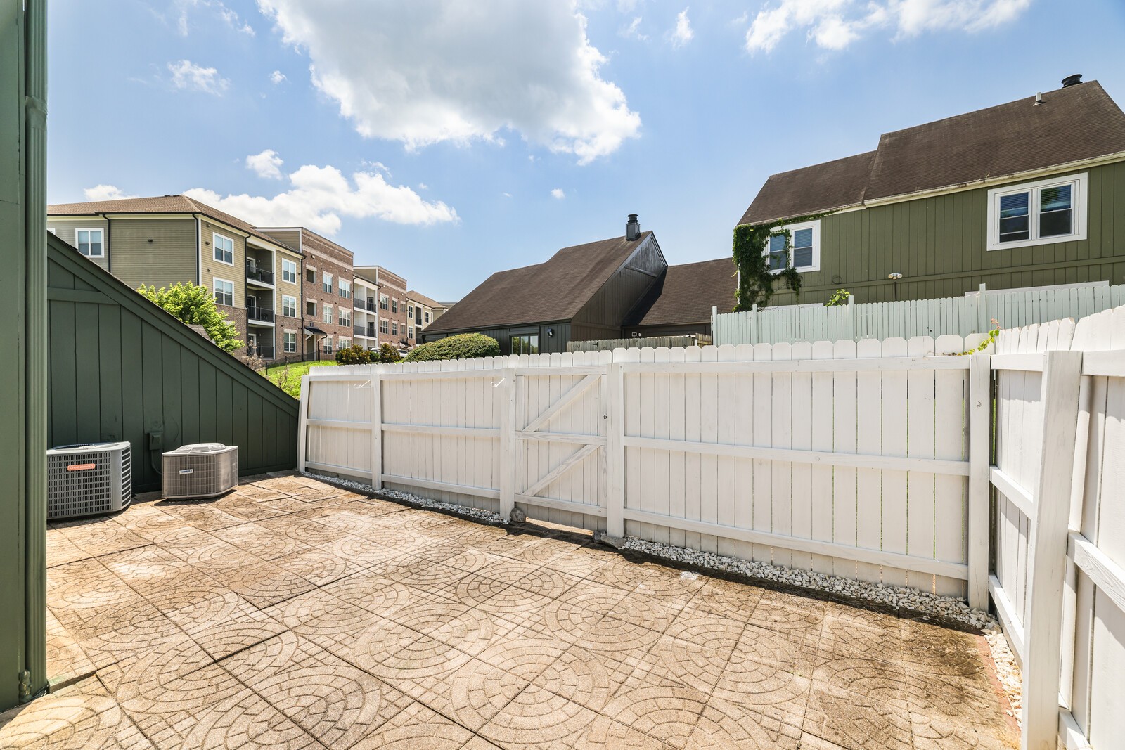 204 Raintree Dr