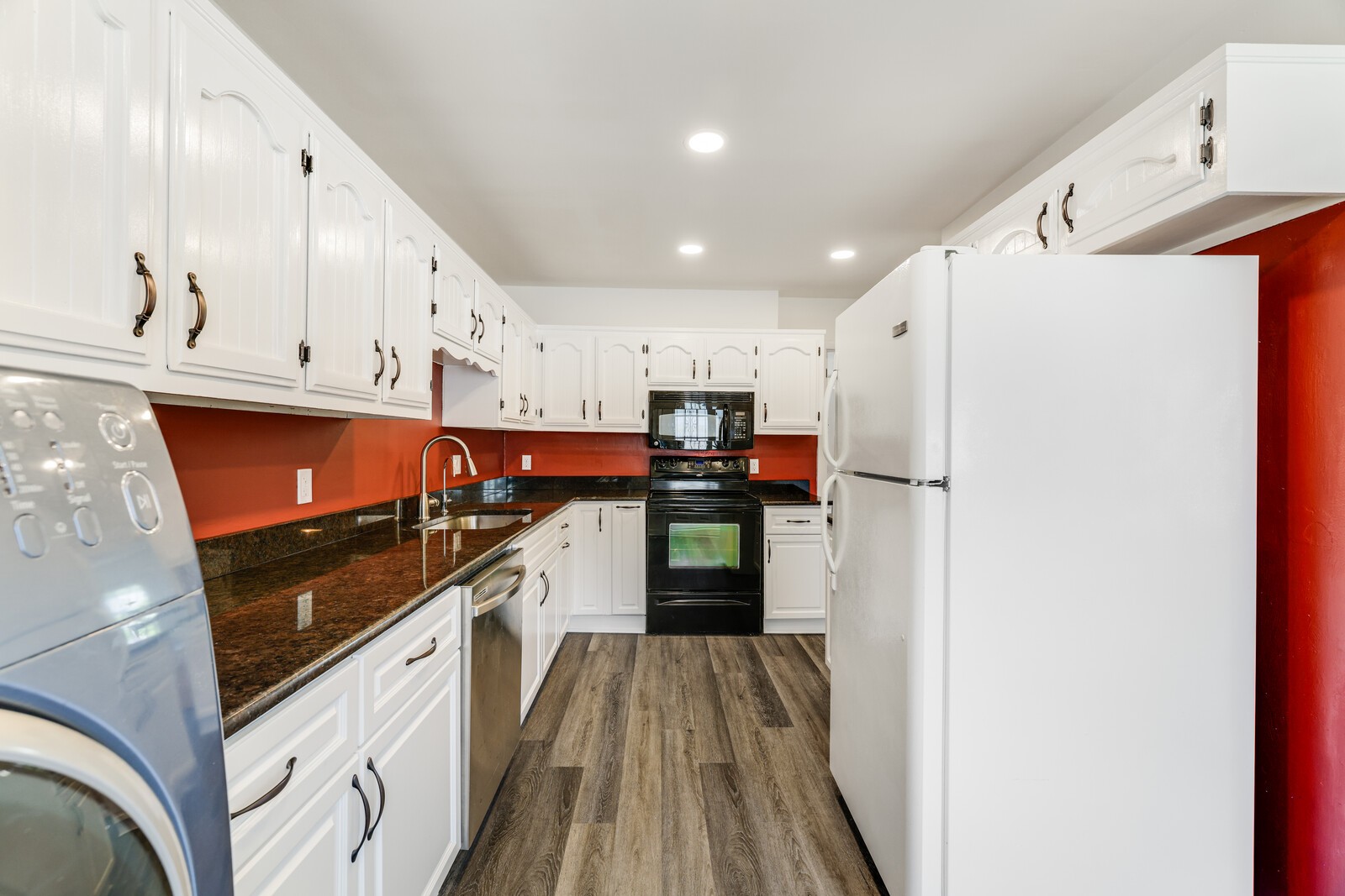 204 Raintree Dr