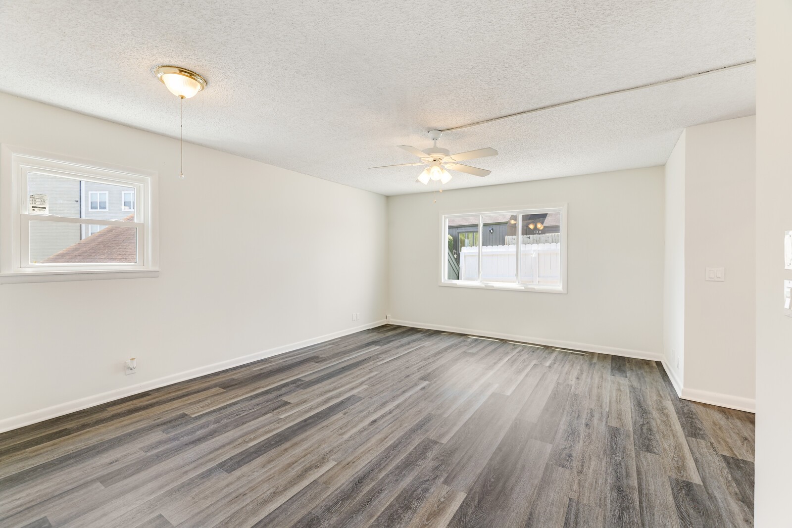 204 Raintree Dr