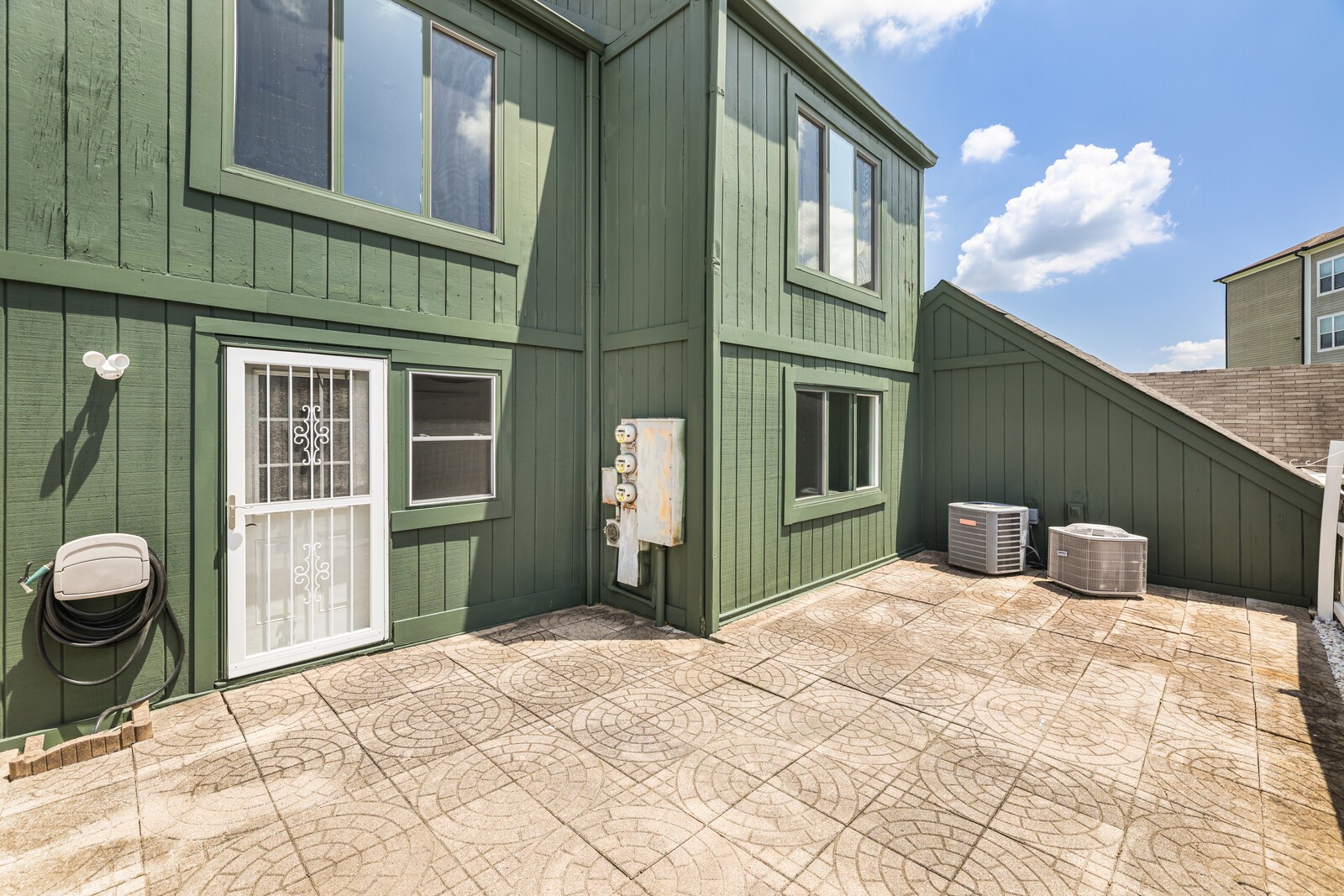 204 Raintree Dr