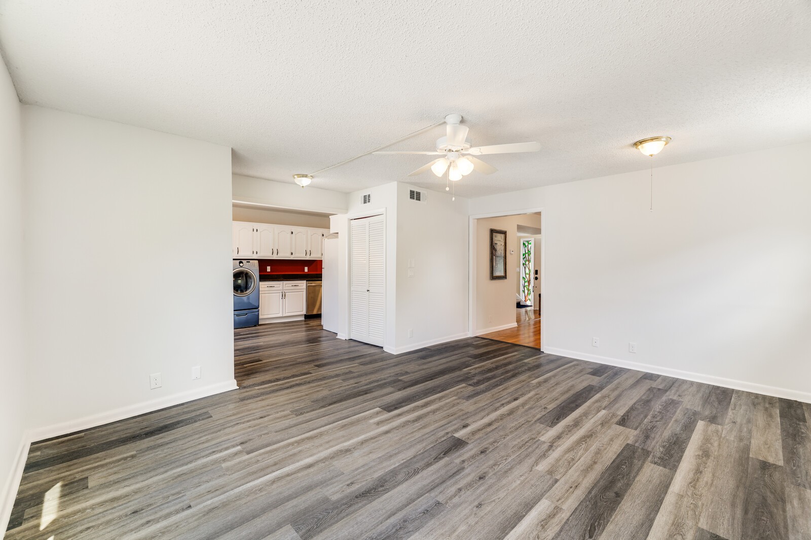 204 Raintree Dr