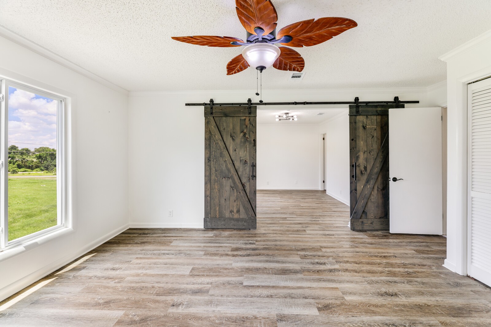 204 Raintree Dr
