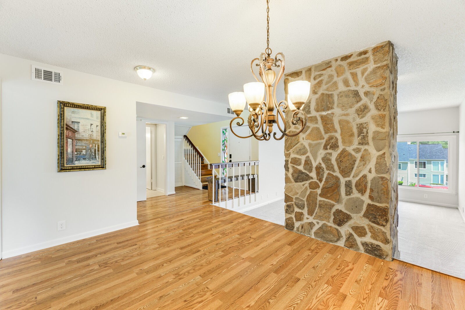 204 Raintree Dr