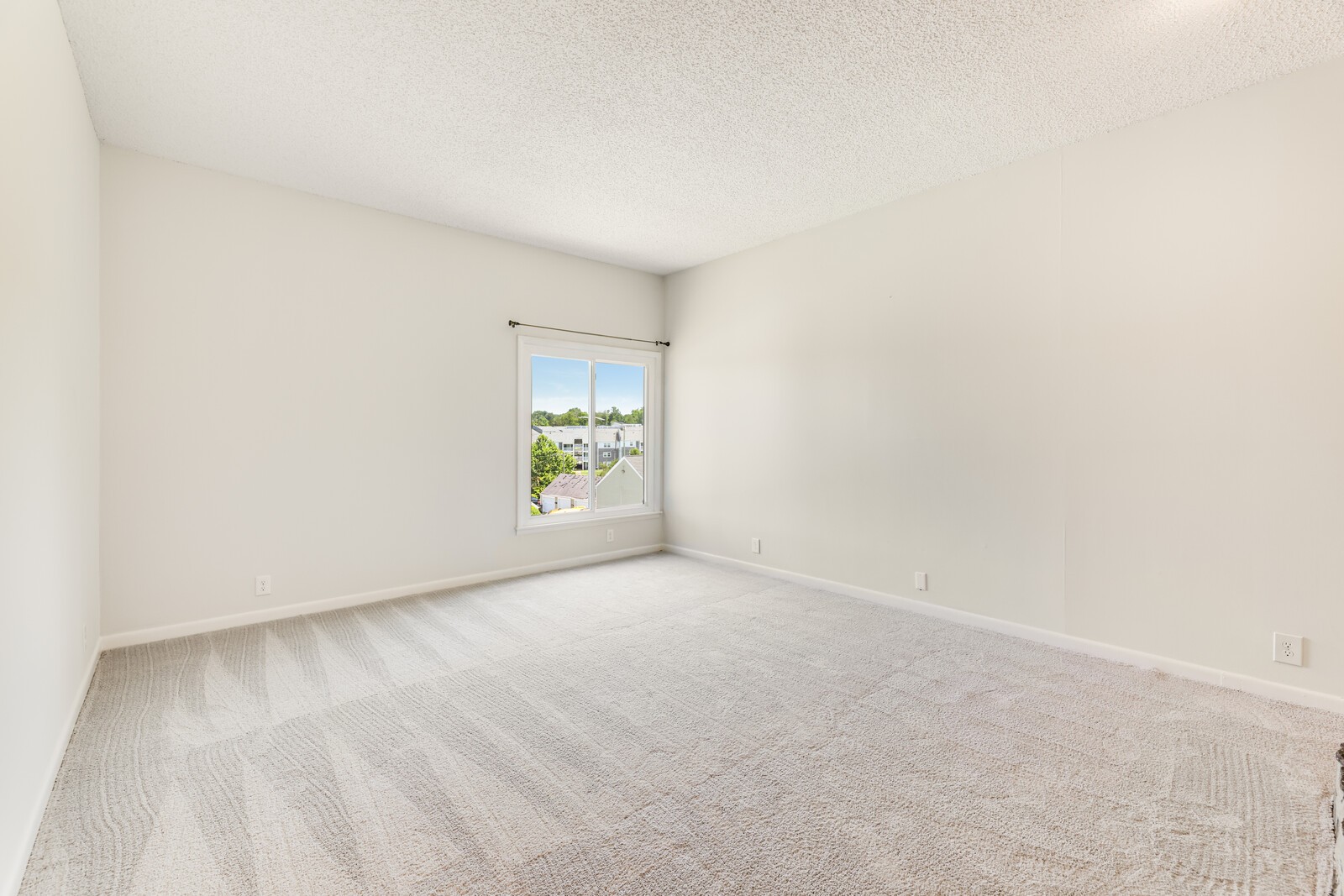 204 Raintree Dr