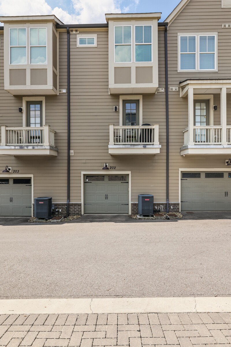 202 Porter Village Cir