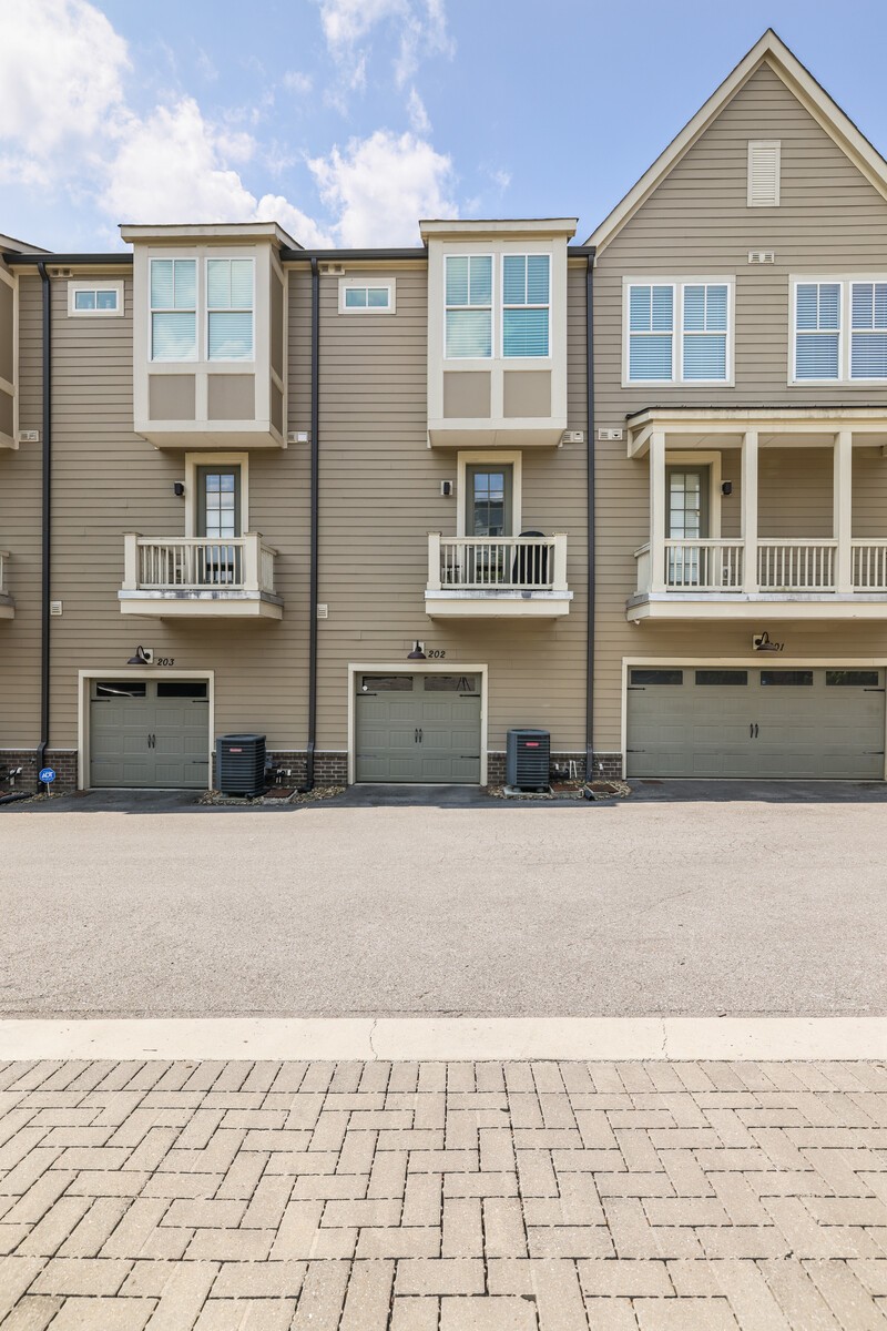 202 Porter Village Cir