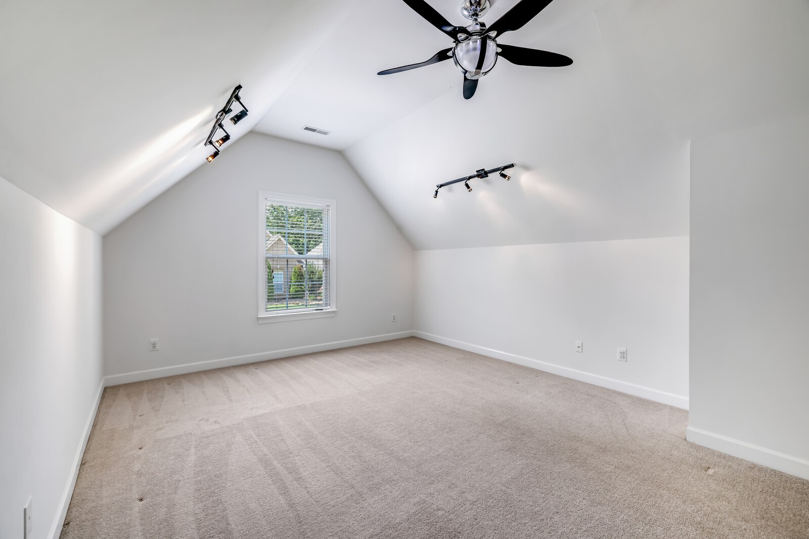 429 Summit Oaks Dr